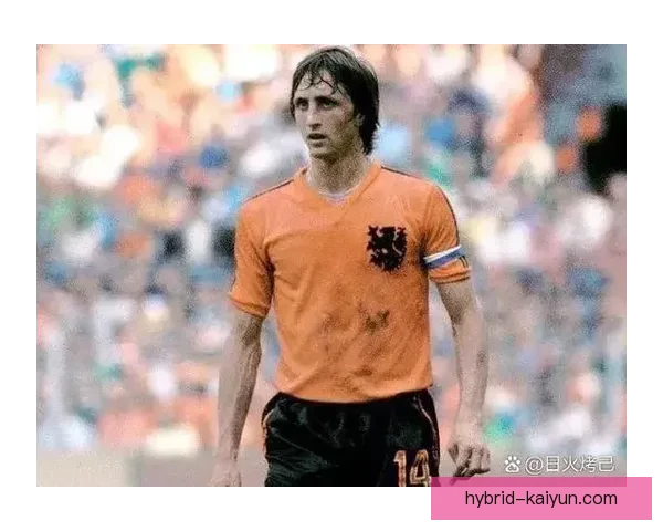 克鲁伊夫球队贡献持续发挥，球队战术思路得到广泛认可