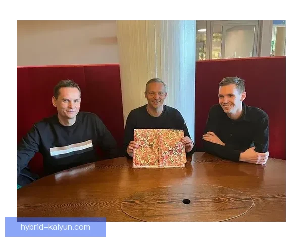 克鲁伊夫足球理念总结：传控配合与战术灵活性助力现代足球发展