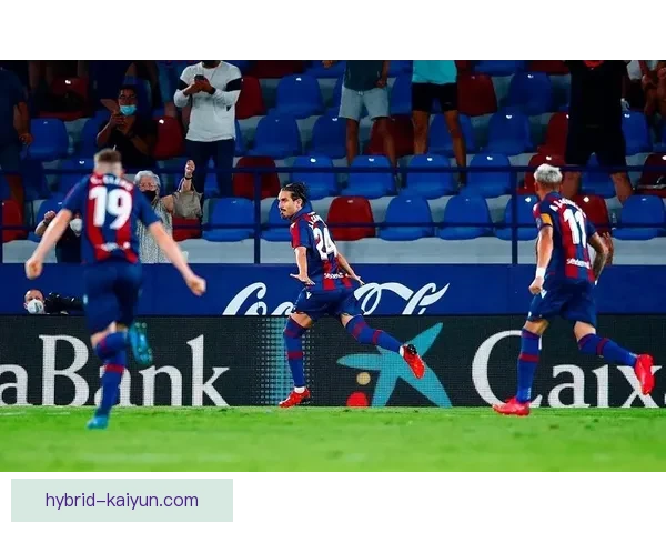 维尼修斯领衔皇马左路进攻战术解析：速度与突破持续提升持续提升